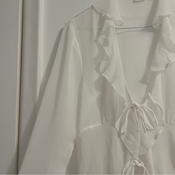 Wilfred Frenchy Blouse size medium in White- Aritzia - Picture 3 of 14